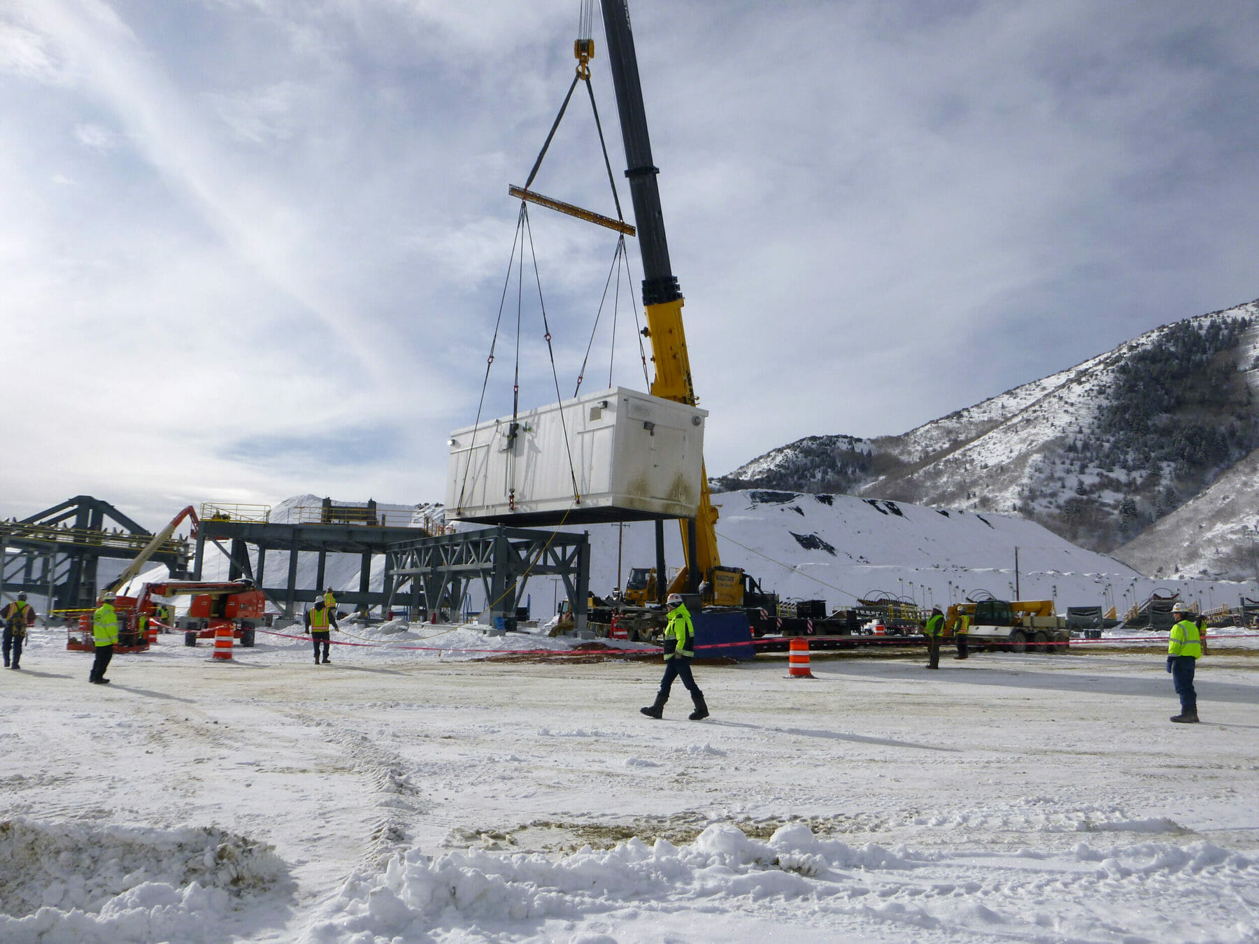 Crane Lifting Storage Container